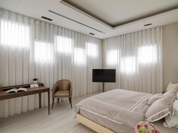1010823