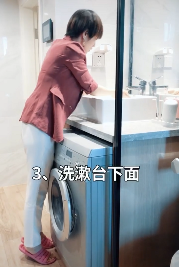1105079