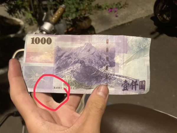1106593