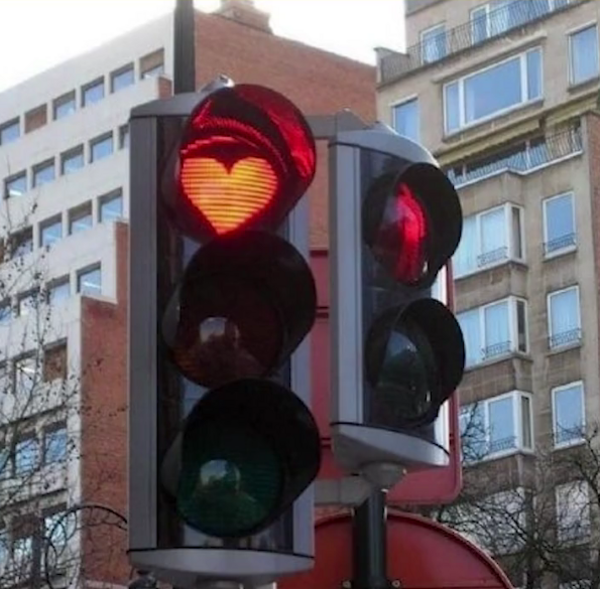 1107556