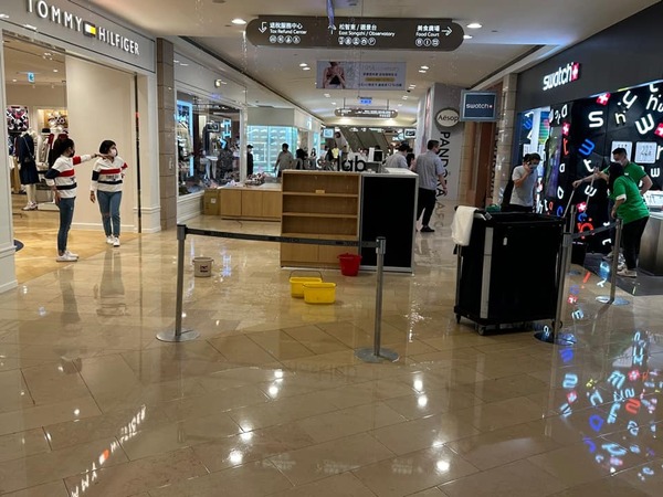 台北101在消防演習時天花板突然噴出水