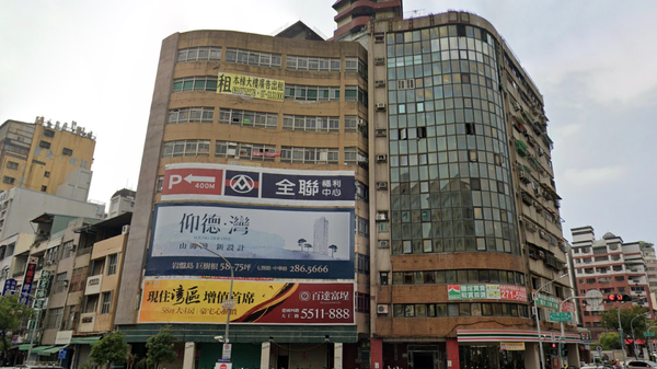 五福四路261號與263號兩棟樓因918地震傾斜「貼鄰房」