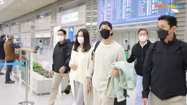 宋仲基圈外女友正面照