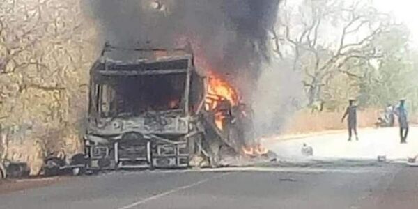 布吉納法索客運誤觸地雷爆炸