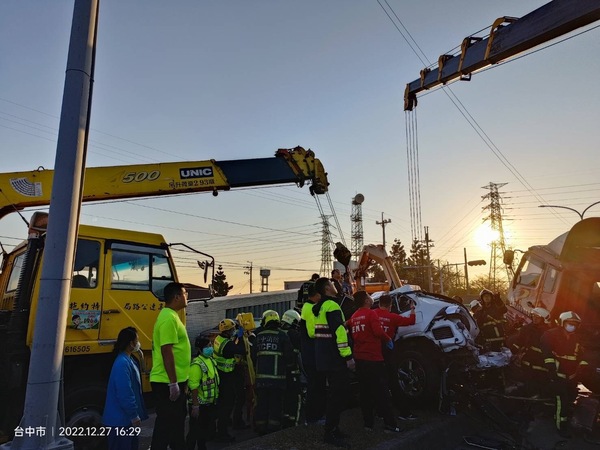 國道4號八車連環撞
