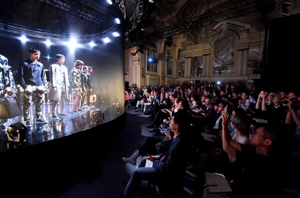 154142