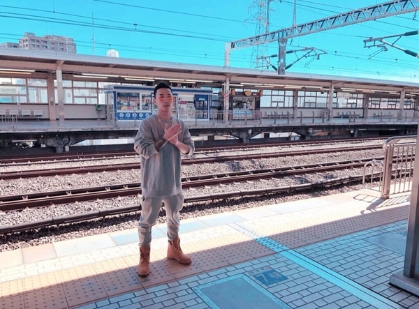803945