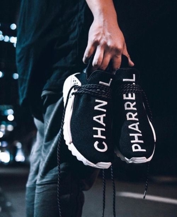 870581