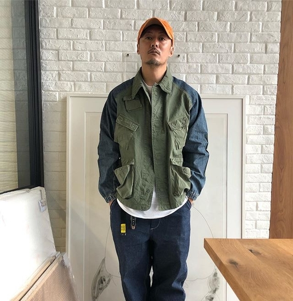 898942
